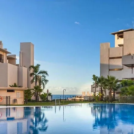 121 - 3 Bedroom With Private Pool Apartment *